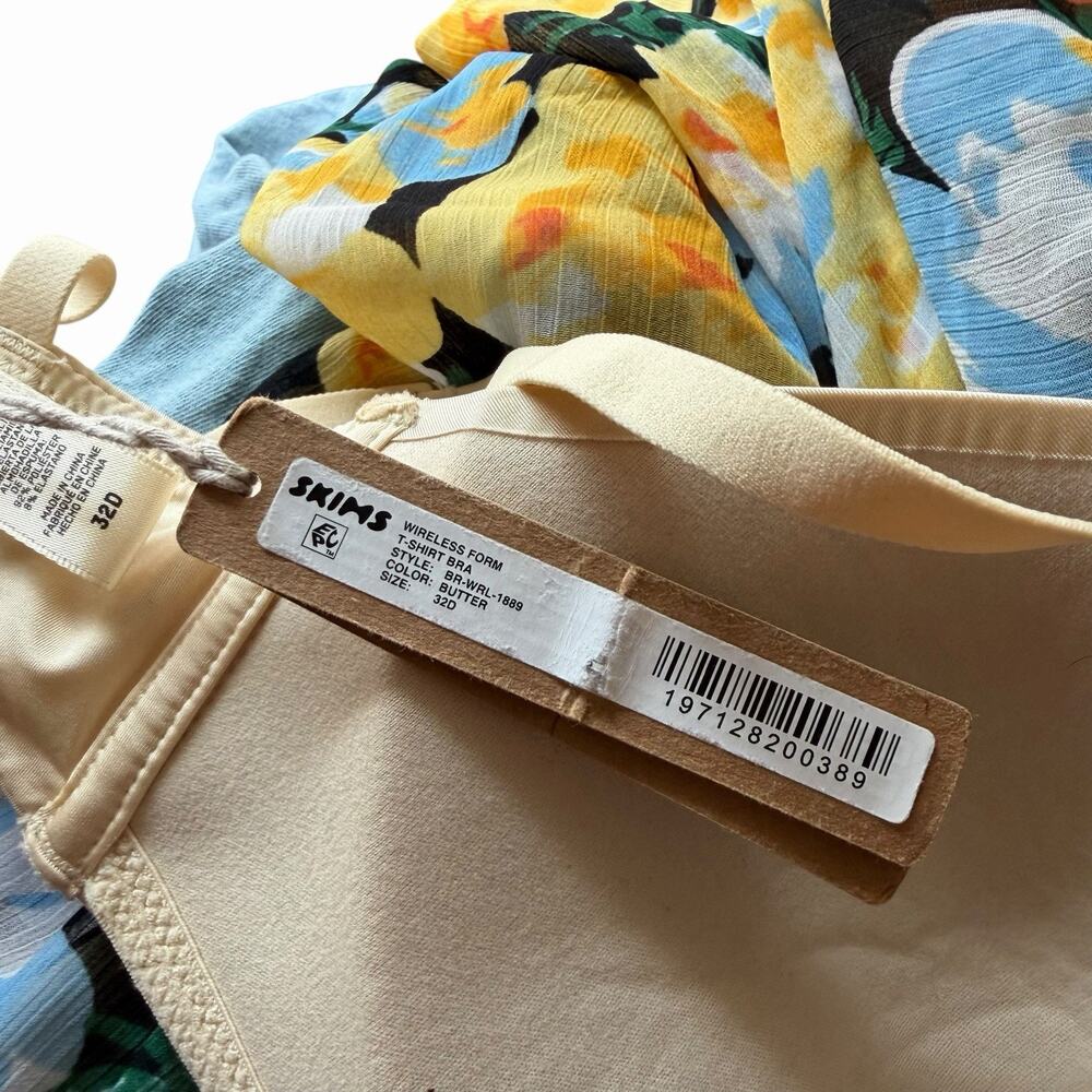 NWT SKIMS Womens 32D Wireless Form T-Shirt Bra Nude Butter Beige Comfort - Picture 3 of 10